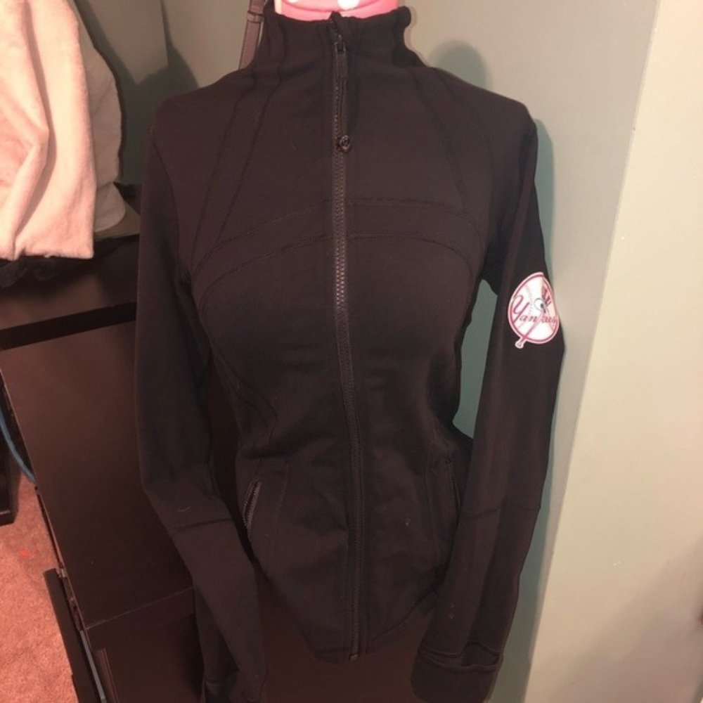 Lululemon New York Yankees Define Jacket Size 6